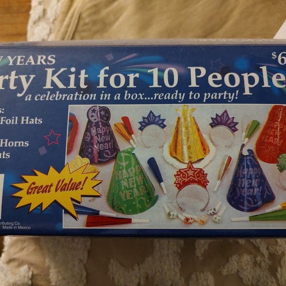 Medium box of New Years Eve party favors - Picture 2 of 3